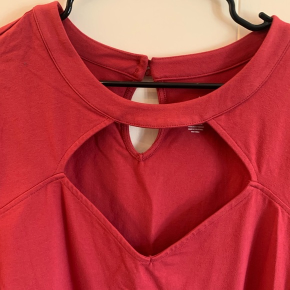 Torrid size 4 Raspberry Key Hole Scuba shirt with tags. - Picture 5 of 5